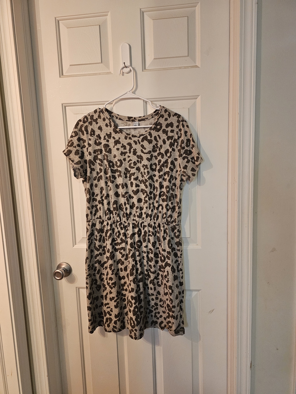 Old Navy Beige Leopard Print Short Sleeve Dress